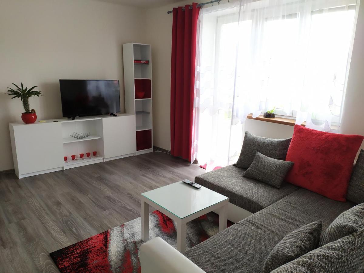 Byt Puskinova Lägenhet Hradec Králové Exteriör bild