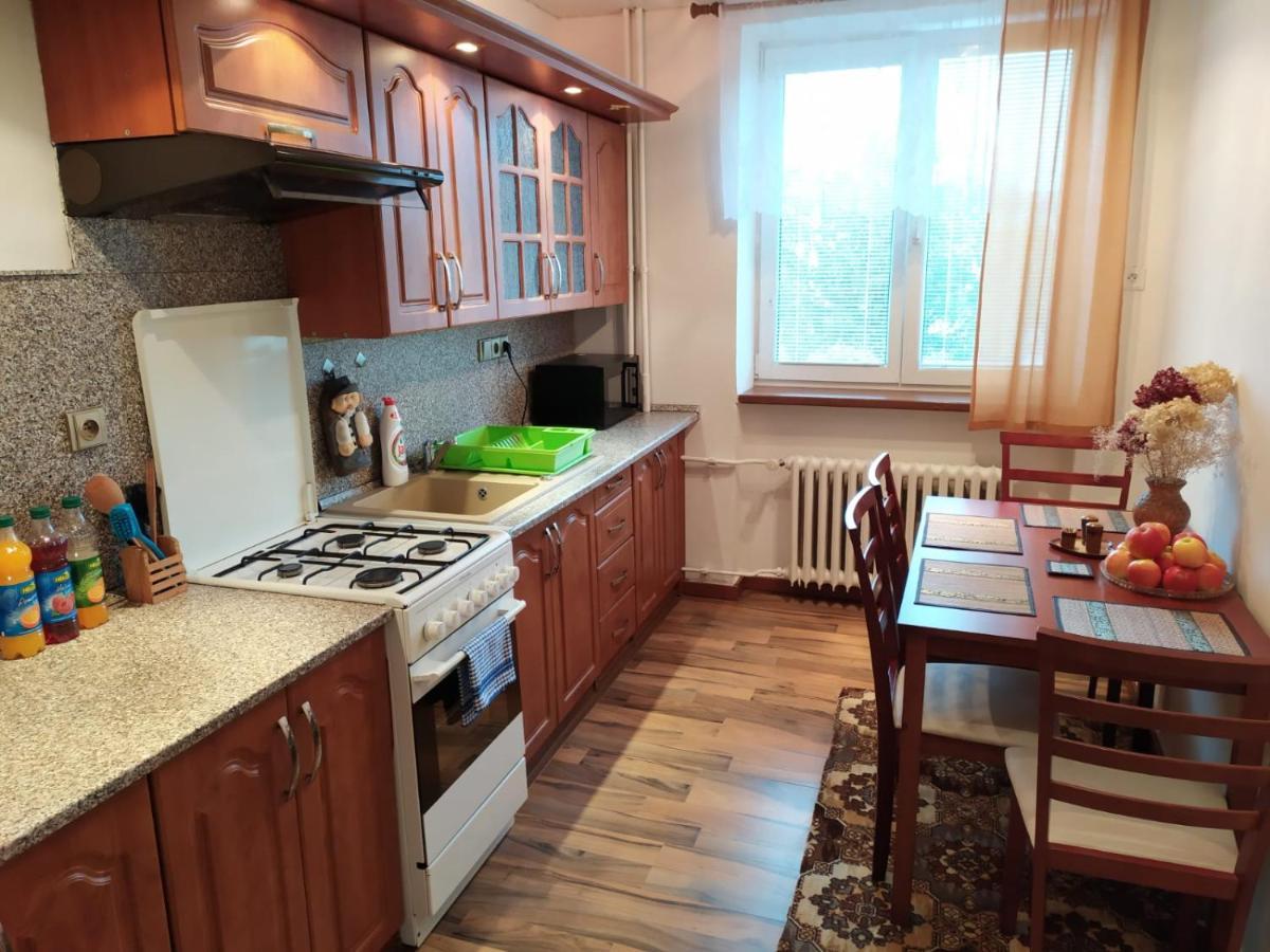Byt Puskinova Lägenhet Hradec Králové Exteriör bild